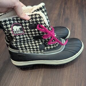 Sorel Women's Black and Pink Waterproof Winter Boots